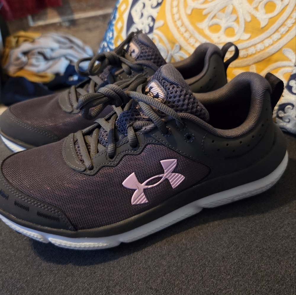 Under Armour Women's Black and Pink Sneakers